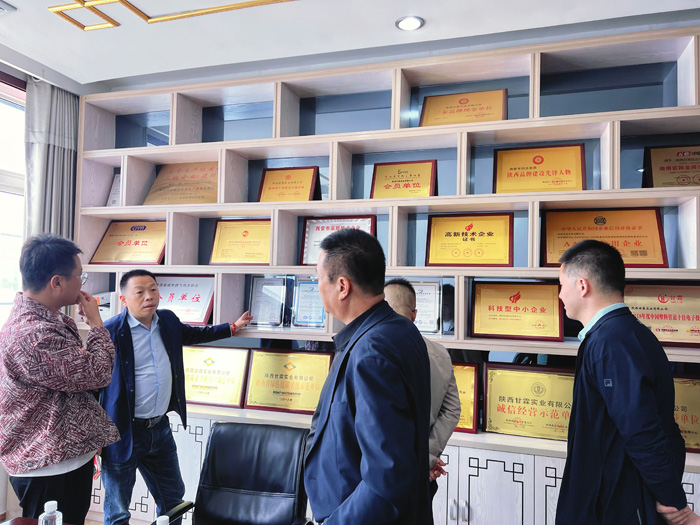 交大总裁班师生进入918博天堂(中国区)官方网站实业参观学习 交大总裁班师生进入918博天堂(中国区)官方网站实业参观学习